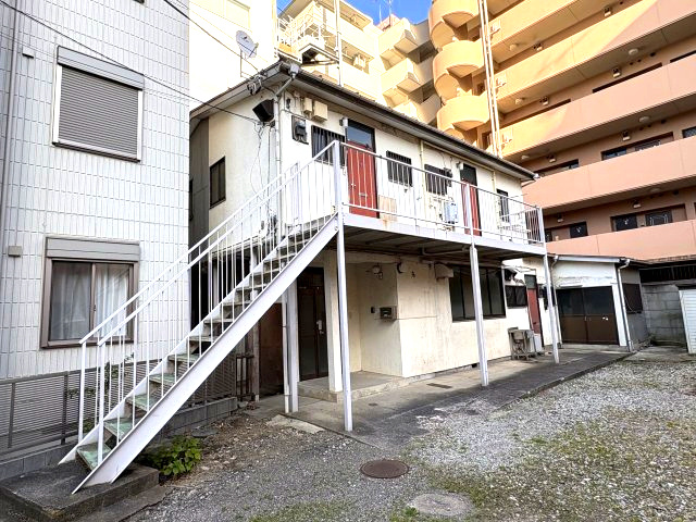 横浜市神奈川区西神奈川１丁目のアパートの外観