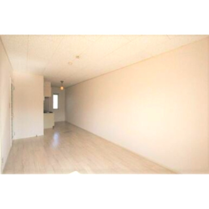 熊本市東区長嶺東５丁目のアパートの居間・リビング