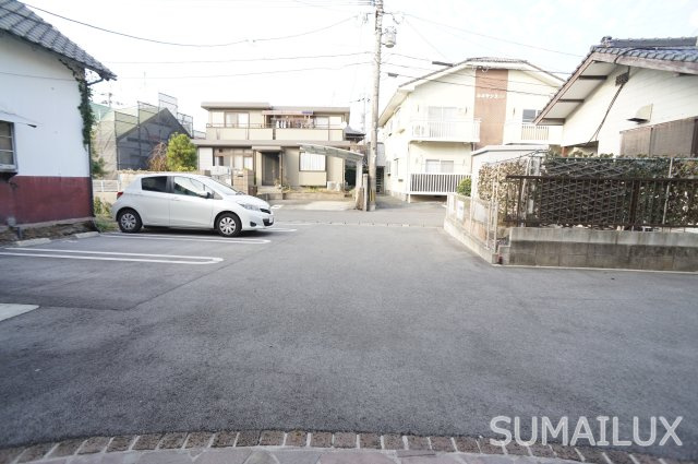 Rose MansionⅡの駐車場