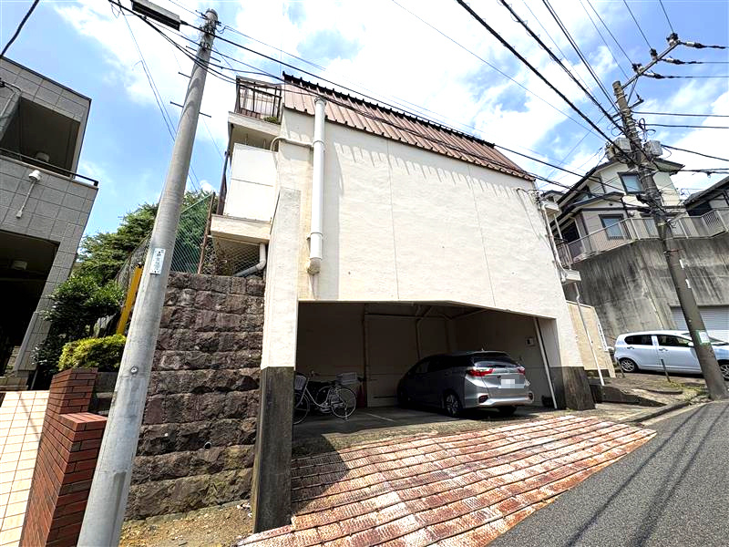 荒木屋子安台マンションのエントランス