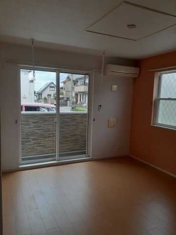 ＳＵＮ　ＦＬＯＷＥＲ　Ⅱの居間・リビング|ゆったりとしたリビングです