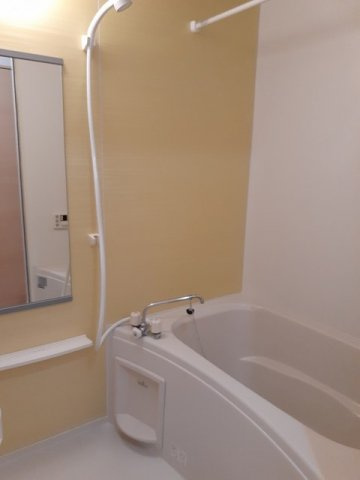 ＳＵＮ　ＦＬＯＷＥＲ　Ⅱの浴室|ゆったり過ごせるお風呂です