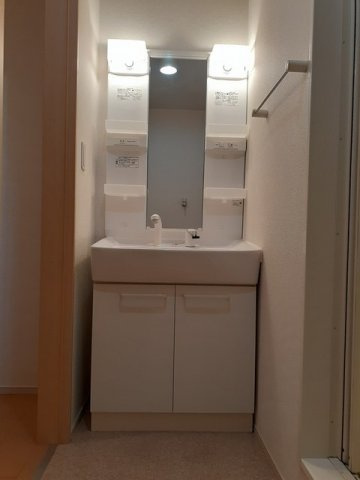 ＳＵＮ　ＦＬＯＷＥＲ　Ⅱの洗面所|ゆったりとスペースのある洗面所