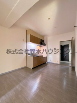 【居間・リビング】 | 　グランドヴィラ香里 | きれいな居間です