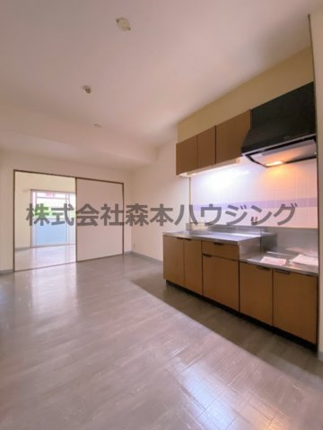 【居間・リビング】 | 　グランドヴィラ香里 | きれいな居間です