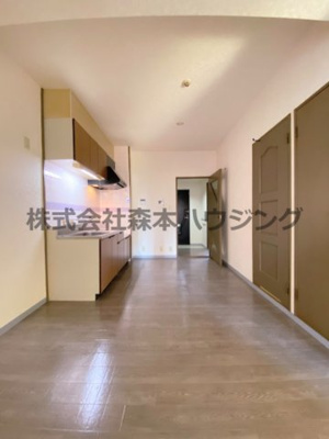 【居間・リビング】 | 　グランドヴィラ香里 | 使いやすい居間です