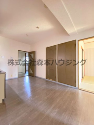 【居間・リビング】 | 　グランドヴィラ香里 | ゆったり過ごせる居間です