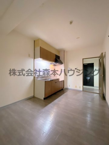 【居間・リビング】 | 　グランドヴィラ香里 | ゆったりとした居間です