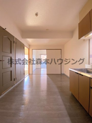 【居間・リビング】 | 　グランドヴィラ香里 | 使いやすい居間です