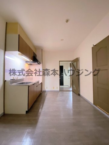 【居間・リビング】 | 　グランドヴィラ香里 | 使いやすい居間です