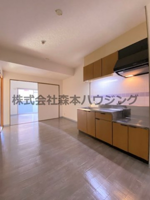 【居間・リビング】 | 　グランドヴィラ香里 | こちらの居間で趣味の時間をお楽しみください