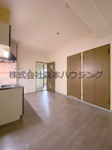 【居間・リビング】 | 　グランドヴィラ香里 | こちらの居間で趣味の時間をお楽しみください