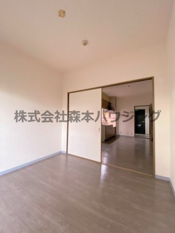 【洋室】 | 　グランドヴィラ香里 | 落ち着いた色調の洋室です