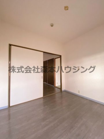 【洋室】 | 　グランドヴィラ香里 | 使い勝手のいい洋室です