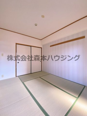 【寝室】 | 　グランドヴィラ香里 | 落ち着いて過ごせるお部屋なので、寝室にいかがでしょうか