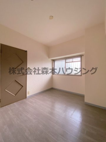 【洋室】 | 　グランドヴィラ香里 | 明るい洋室です