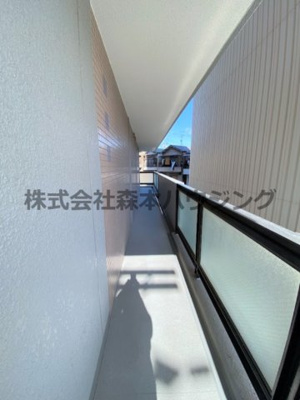 【バルコニー】 | 　グランドヴィラ香里 | 使いやすいL字型バルコニーです