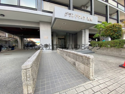 【エントランス】 | 　グランドヴィラ香里 | 清潔なエントランスです