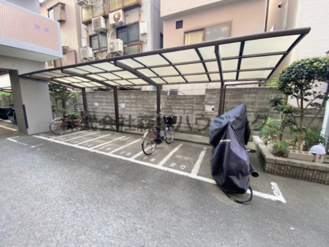 【その他共用部分】 | 　グランドヴィラ香里 | 駐輪場です