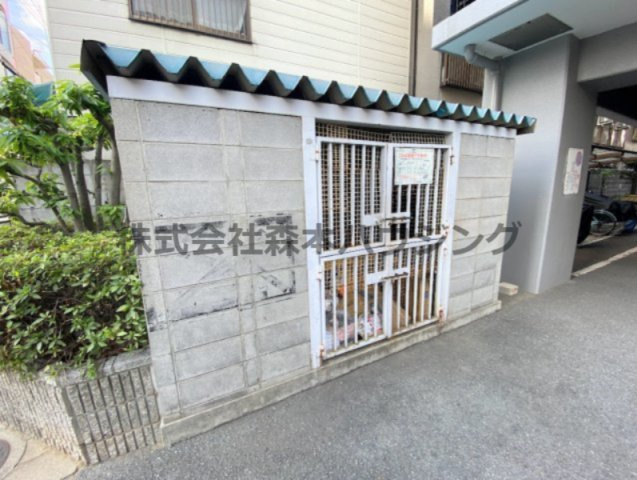 【その他共用部分】 | 　グランドヴィラ香里 | 専用ごみ置き場です