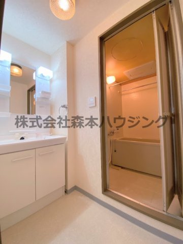 【洗面所】 | 　グランドヴィラ香里 | 使いやすい洗面所です