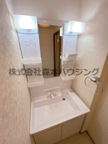 【独立洗面台】 | 　グランドヴィラ香里 | 独立洗面台、小物を置くことができて便利です