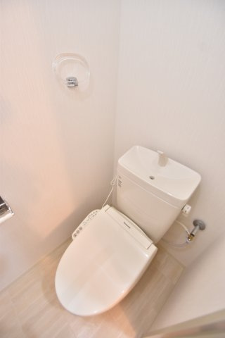 大阪市城東区蒲生２丁目の賃貸マンションのトイレ