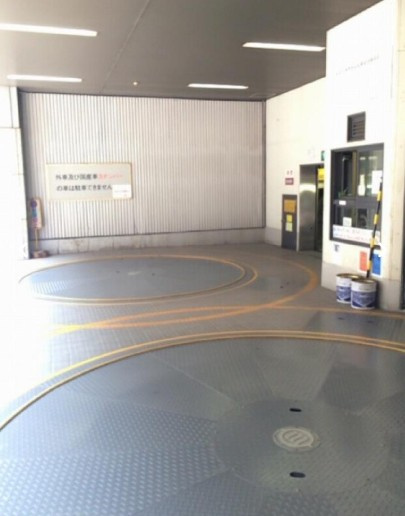 御堂筋本町ビルの駐車場