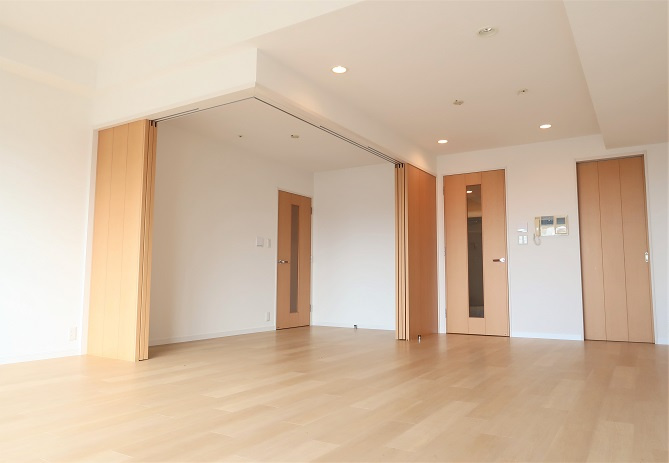 新宿区河田町の賃貸マンションの居間・リビング