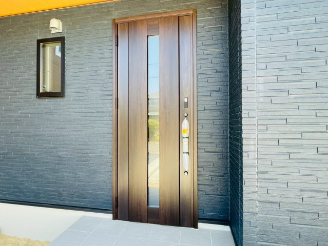 タマタウン　岐阜市上土居第６　全２区画分譲の玄関|玄関ドアの鍵はディンプルキーと内側はサムターンキーになっており防犯性の高い仕様になっています。