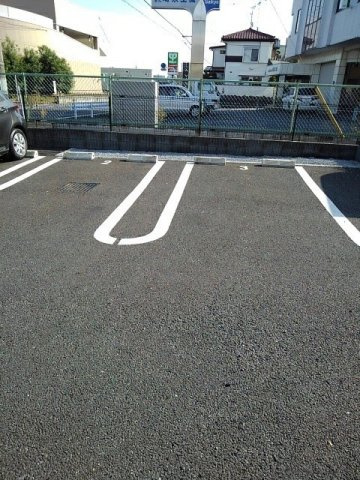 ラ　プルメリアの駐車場