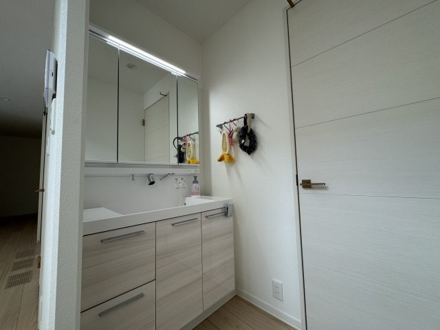 ‐三丁目不動産-　本庄市栄二丁目の独立洗面台