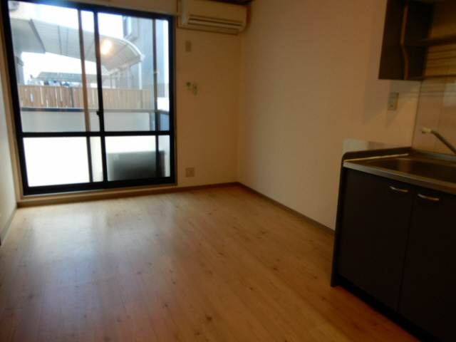 ファミールコート・Ｋ　B棟の居間・リビング