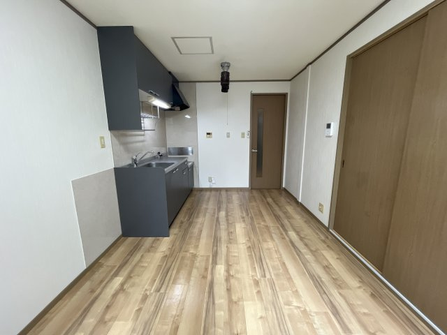 ファミールコート・Ｋ　B棟の居間・リビング