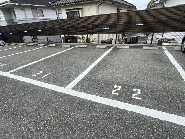 ファミールコート・Ｋ　B棟の駐車場