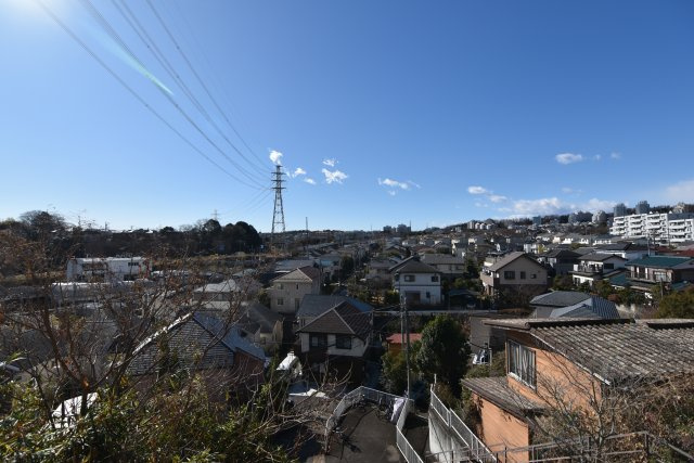 バルコニーからの眺望はとても良く冬場の日差しは暖かいです。