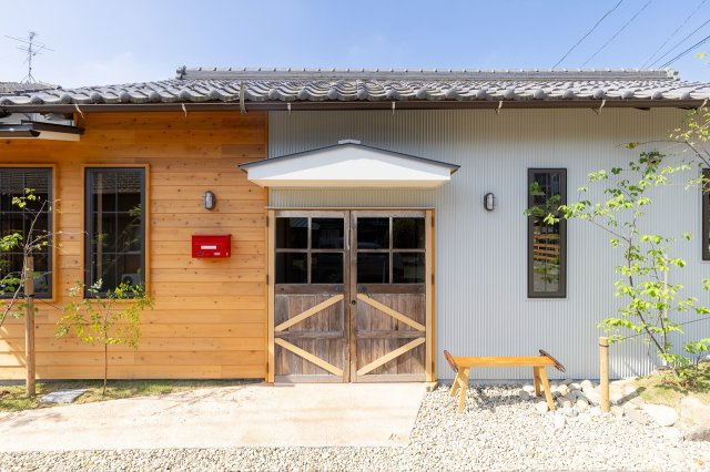 【エントランス】 | NOKOTANHANARE3号室 | ひとつ屋根の下、人が集まるあたたかな雰囲気のこの場所で自分のお店を構えてみませんか？まずはお問い合わせを！！