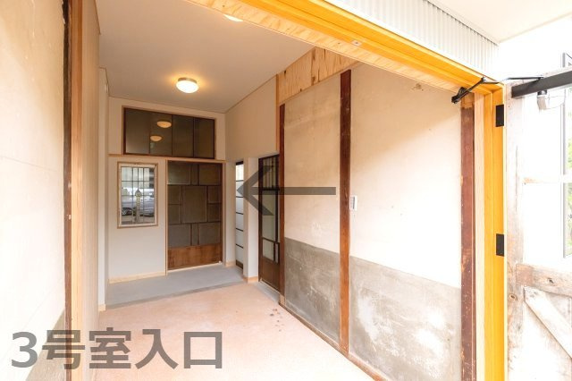 【エントランス】 | NOKOTANHANARE3号室 | 共用部から専有部への入口
