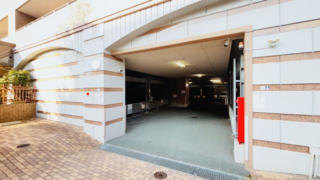 JGMロイヤルガーデン白川公園の駐車場
