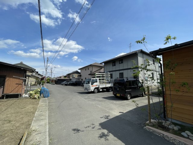 【駐車場】 | NOKOTANHANARE4号室 | 共用駐車場（別途契約必須）・専有駐車場は物件より徒歩５分圏内に点在。