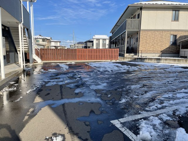 ハイツオウルの駐車場