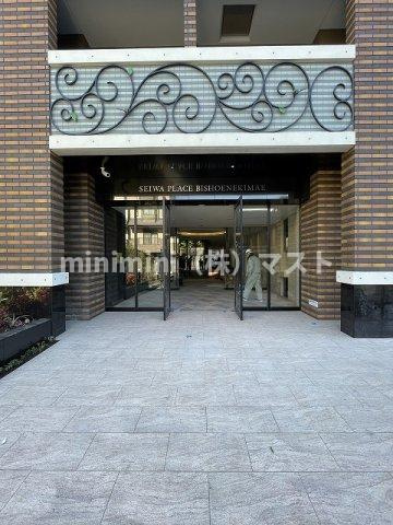 セイワパレス美章園駅前のエントランス