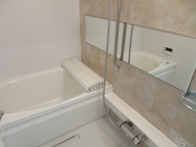 シャーメゾン　ファーイースト英賀保の浴室