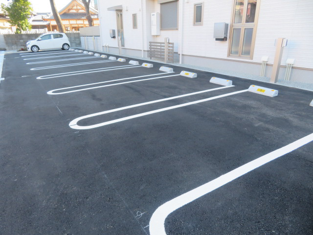 シャーメゾン　ファーイースト英賀保の駐車場