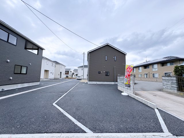 新築戸建・建売　いわき市四倉町第15　Cradle Gaeden　全9棟の駐車場|■接道も広いので駐車が楽々です♪
