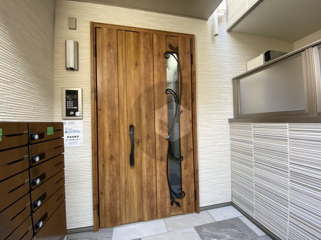 クリエオーレ吉田のエントランス