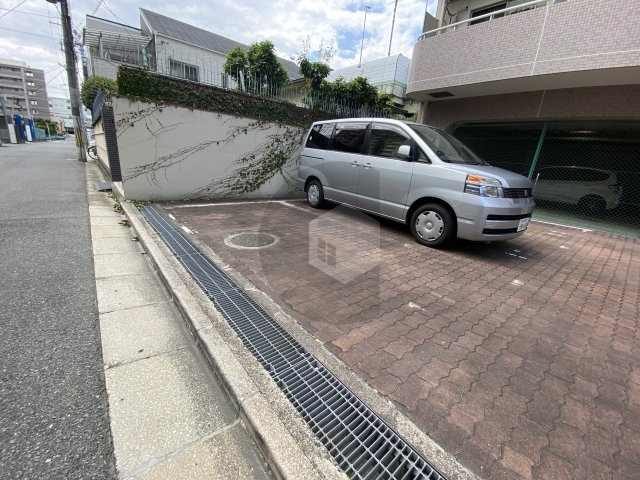 オルゴグラート長田の駐車場