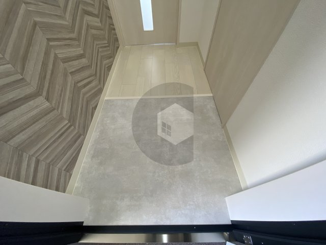 クリエオーレ菱江2の玄関