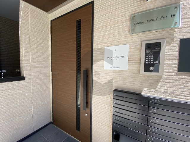 badge tomoi Est７のエントランス