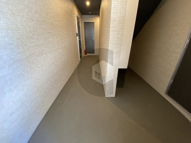 badge tomoi Est７のエントランス